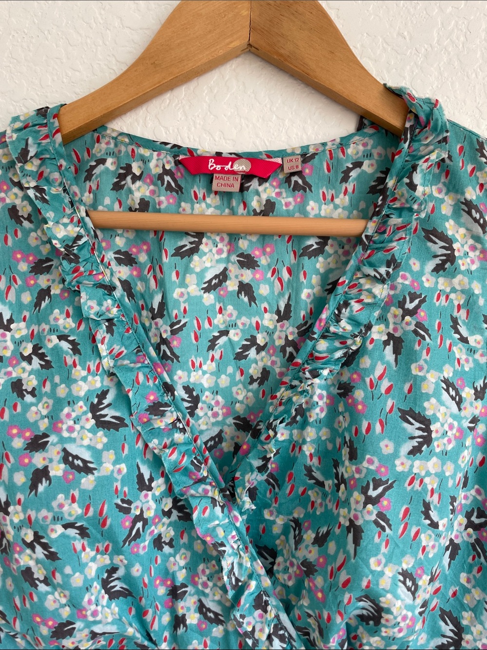 BODEN • Teal Floral Ruffled V-Neck Blouse • Size 8